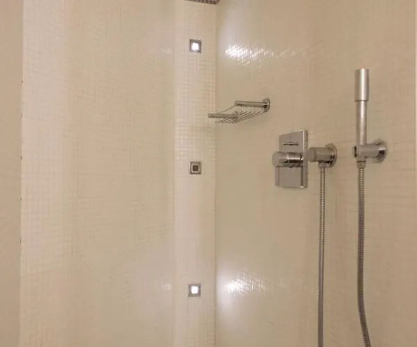 Fenetre Sur Cour * باريس